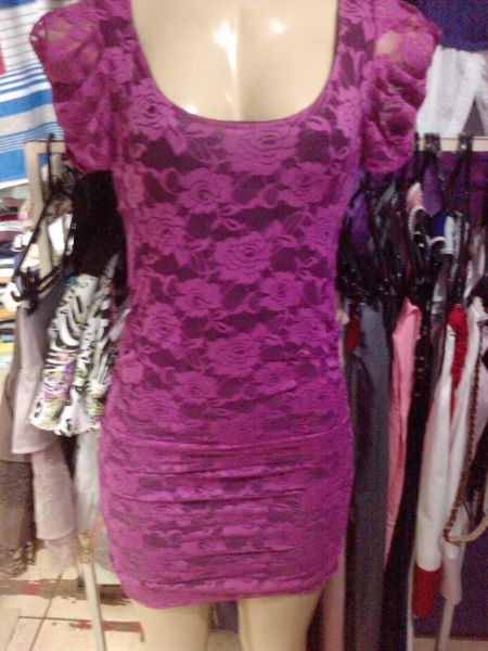 VESTIDO DE RENDA COLADO